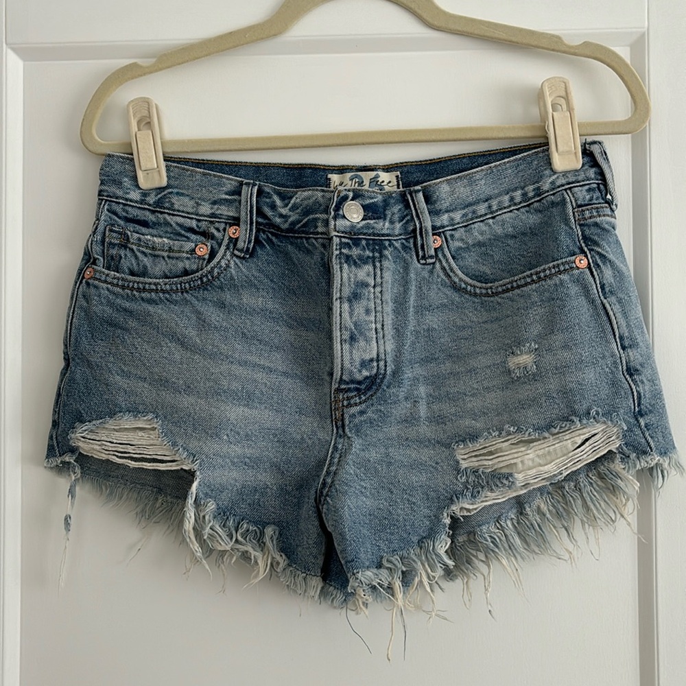 Free people good vibrations denim shorts light wash - Picture 3 of 5